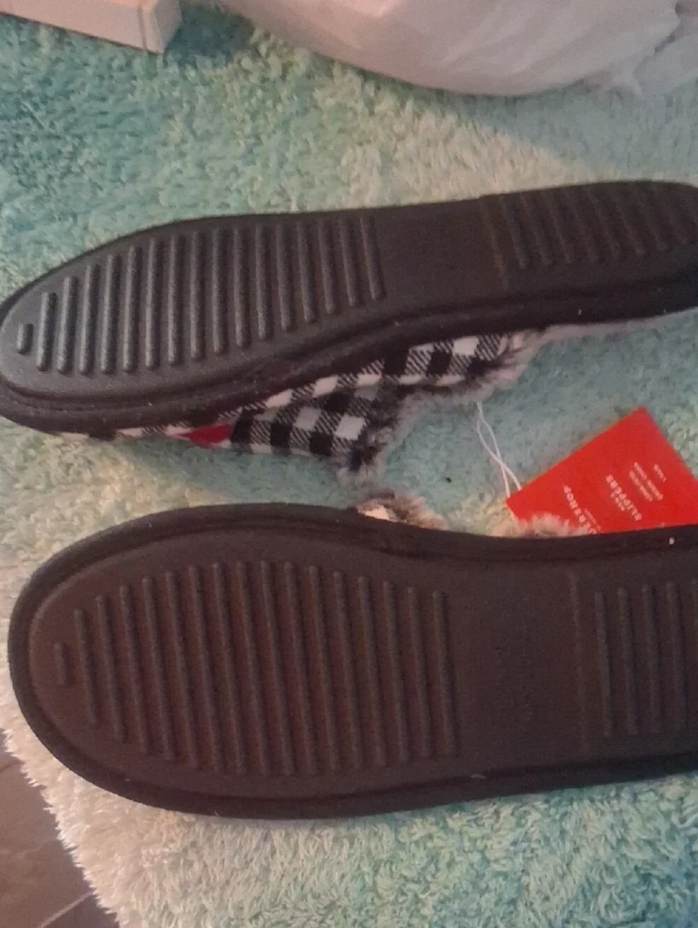 Wondershop Black & White Plaid Men’s Slip-On Slippers with Pink Embroidery